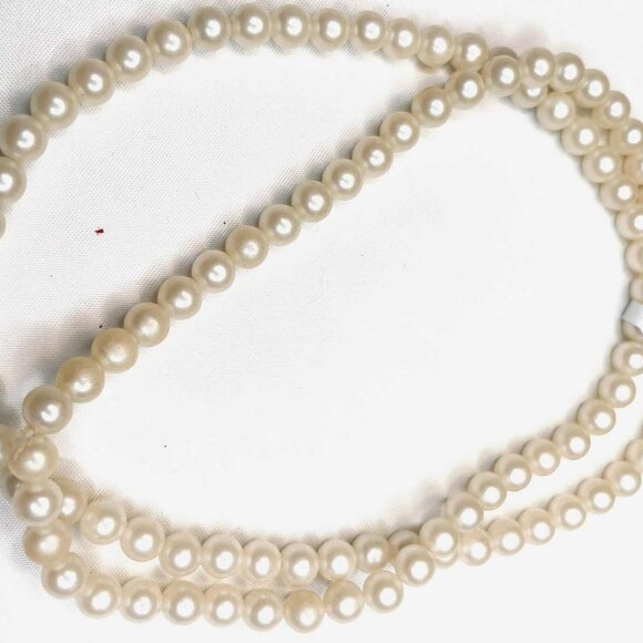 Vintage Faux Pearl Necklace 1970s–1980s, Ivory Gloss Beads, 70 cm, No Clasp - Picture 5 of 9